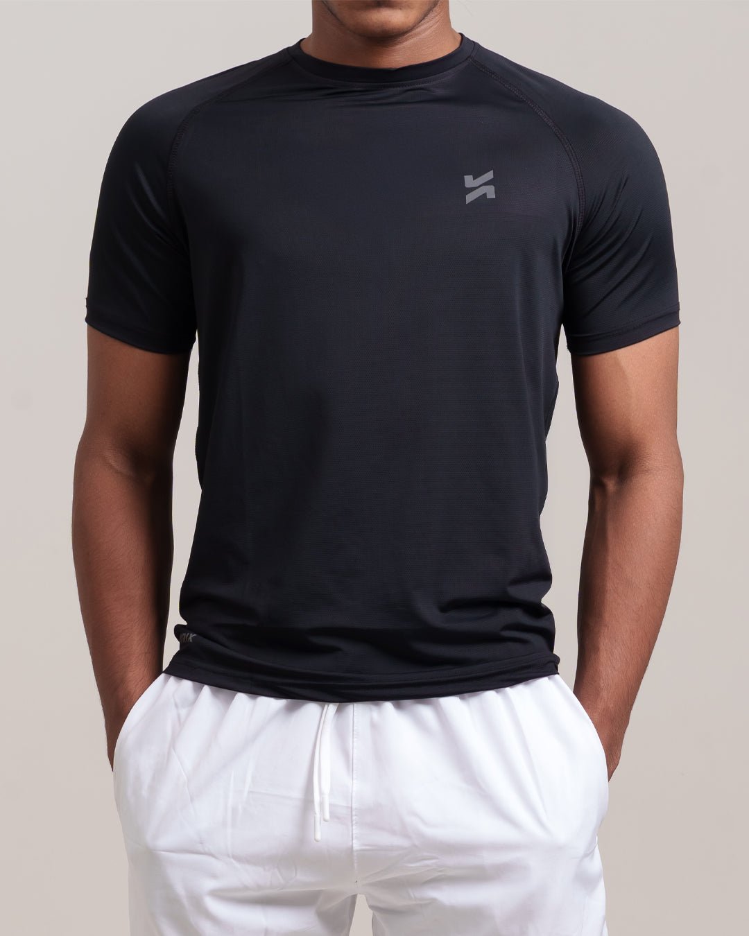 Performance raglan T-shirt for men in black by KYRIX